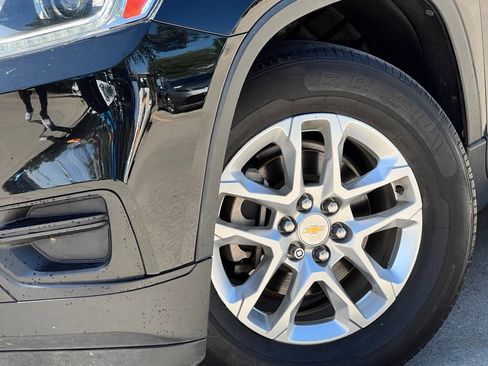 Used 2020 Chevrolet Traverse LS w/ LPO, Black Accent Package FWD image 8