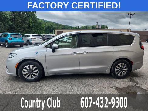 Used 2023 Chrysler Pacifica Touring-L FWD image 5