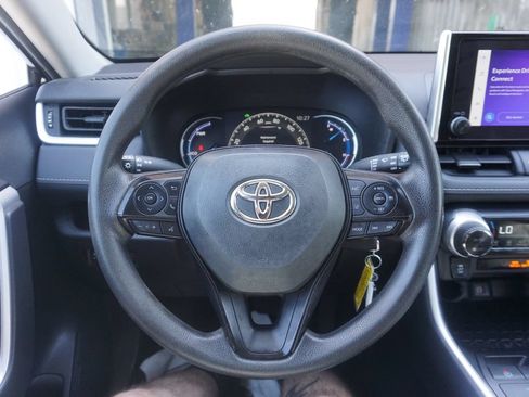 Used 2023 Toyota RAV4 LE AWD/4WD image 3