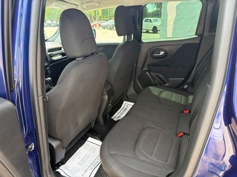 Used 2019 Jeep Renegade Latitude FWD image 15