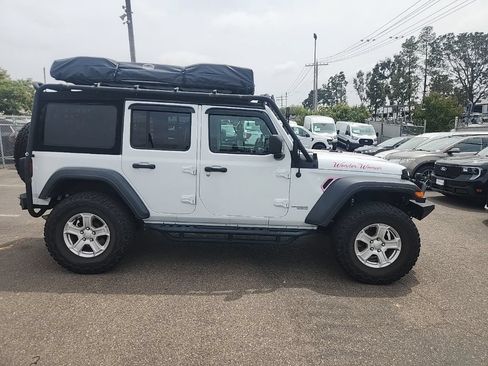 Used 2018 Jeep Wrangler Unlimited Sport S AWD/4WD image 17