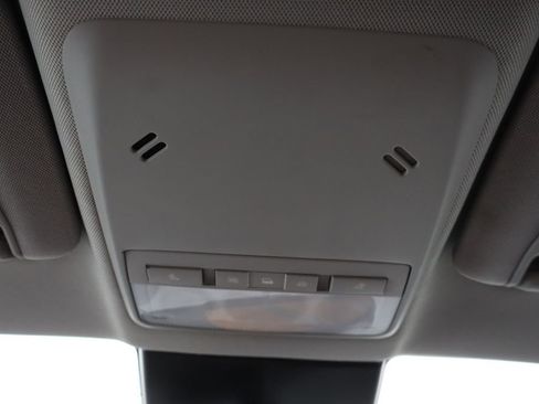 Used 2022 Chevrolet Trax LT w/ LT Convenience Package image 15