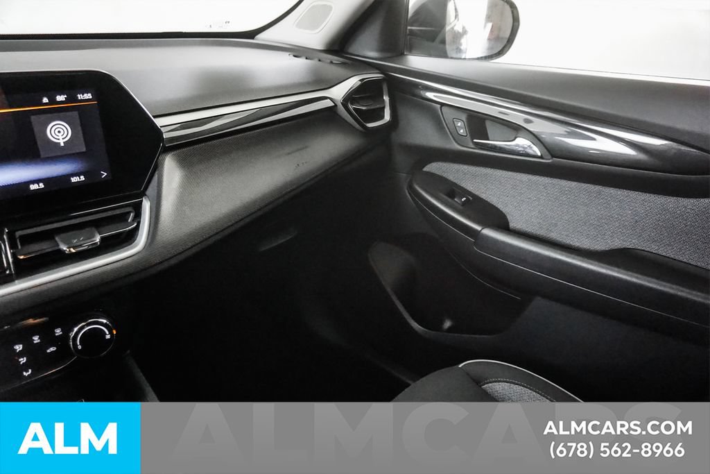 Used 2025 Chevrolet TrailBlazer LT FWD image 39