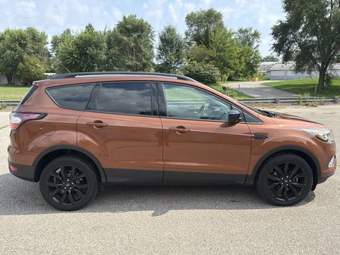 Used 2017 Ford Escape SE w/ Equipment Group 201A AWD/4WD image 3