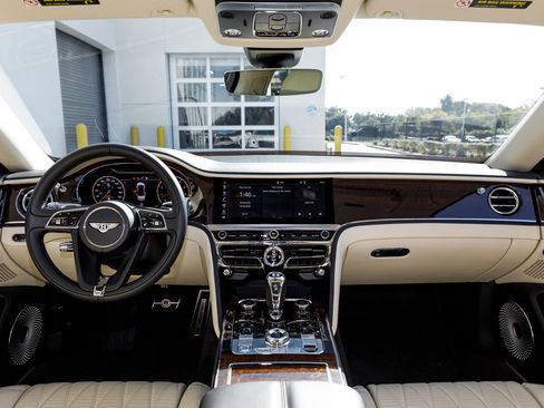 Used 2020 Bentley Flying Spur W12 image 4