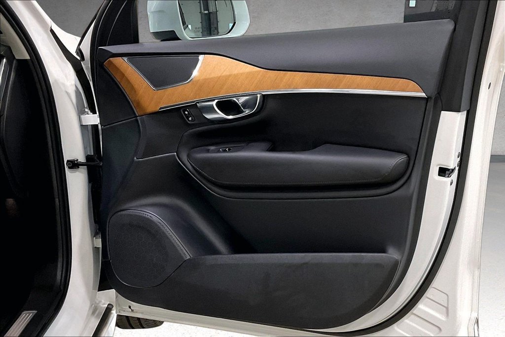 Certified 2025 Volvo XC90 B6 Plus w/ Protection Package Premier AWD/4WD image 30
