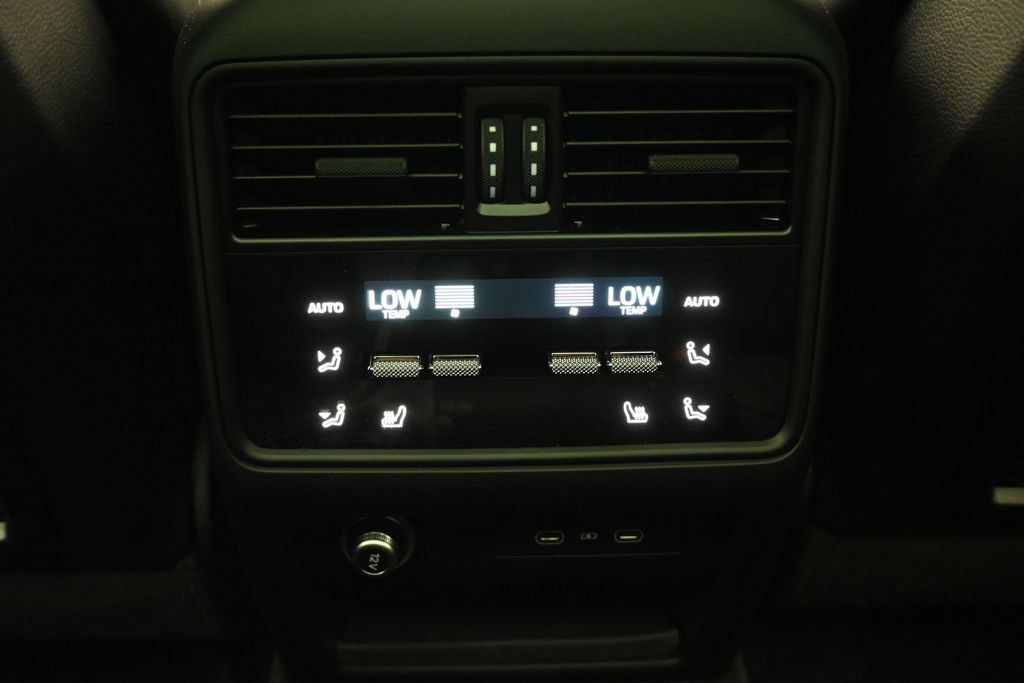 Certified 2026 Porsche Cayenne AWD/4WD image 22
