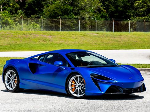 Used 2023 McLaren Artura PERFORMANCE image 32