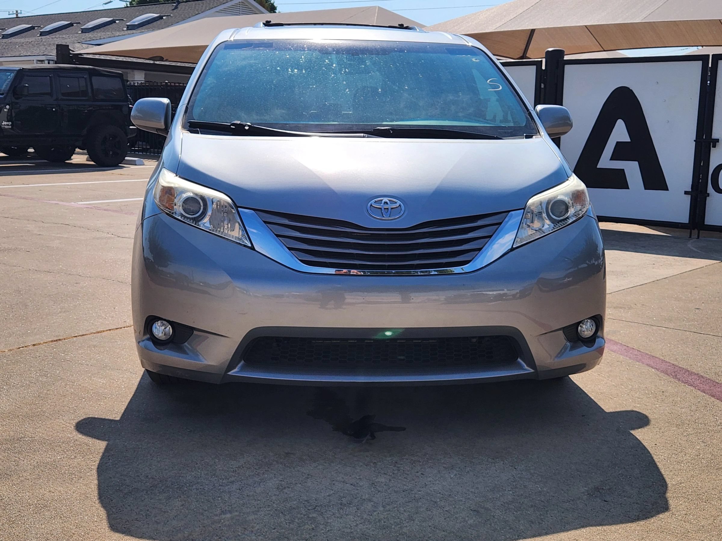 Used 2016 Toyota Sienna XLE FWD image 8