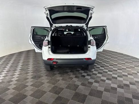 Used 2025 Jeep Compass Trailhawk AWD/4WD image 19
