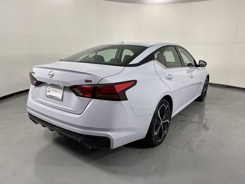 Used 2024 Nissan Altima 2.5 SR FWD image 34
