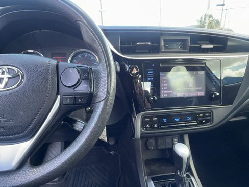 Used 2018 Toyota Corolla LE FWD image 11