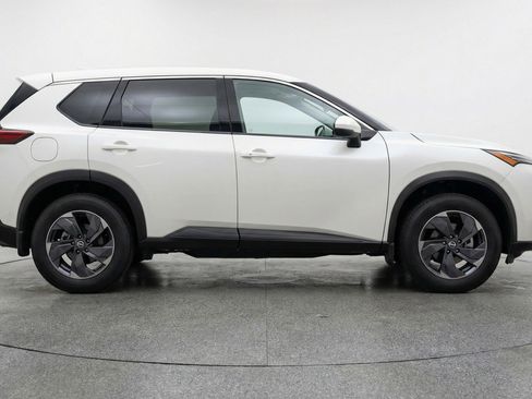 Used 2025 Nissan Rogue SV image 11