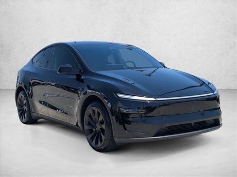 Used 2026 Tesla Model Y 2WD image 3