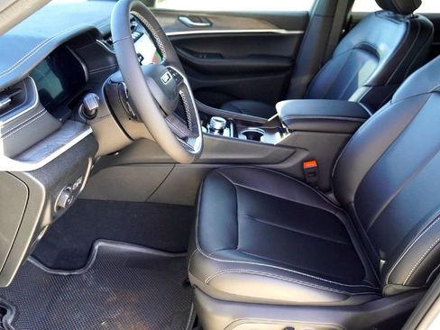 New 2025 Jeep Grand Cherokee L Limited image 9