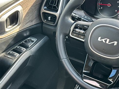 Used 2022 Kia Sorento EX w/ Panoramic Sunroof Package image 23