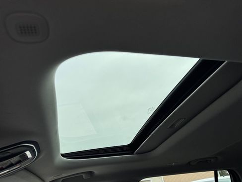 Used 2023 Jeep Grand Cherokee L Laredo w/ Luxury Tech Group I image 19