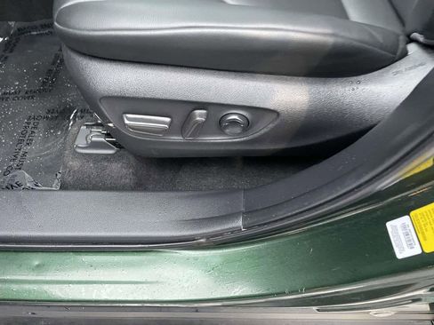 Used 2024 Toyota Highlander XLE image 30