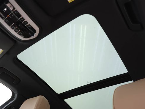 Used 2025 Porsche Macan image 22