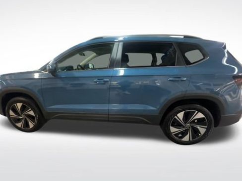 Certified 2025 Volkswagen Taos SE AWD/4WD image 6