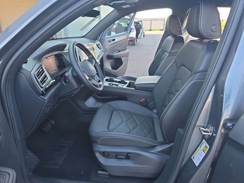 Used 2025 Volkswagen Atlas Cross Sport SE FWD image 12