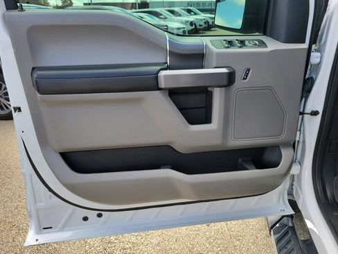 Used 2019 Ford F150 XLT w/ Equipment Group 302A Luxury AWD/4WD image 18