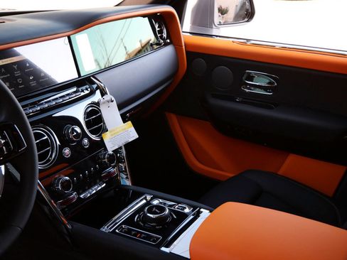 Certified 2025 Rolls-Royce Cullinan AWD/4WD image 24