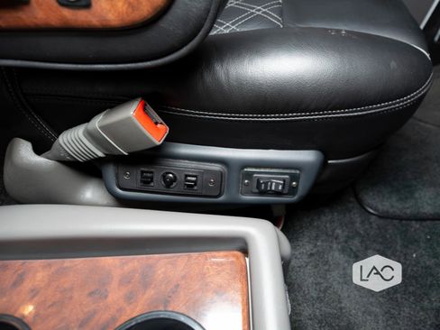 Used 2019 Chevrolet Express 2500 Extended w/ Enhanced Convenience Package image 32