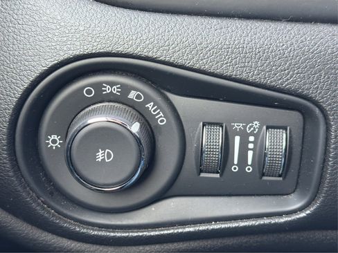 Used 2018 Jeep Renegade Altitude image 15