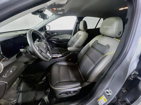 Used 2025 Chevrolet Trax ACTIV FWD image 20