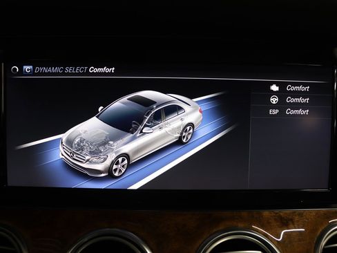 Used 2018 Mercedes-Benz E 300 4MATIC image 26