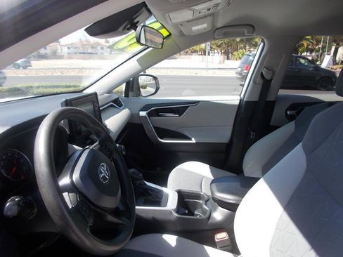 Used 2020 Toyota RAV4 XLE FWD image 15