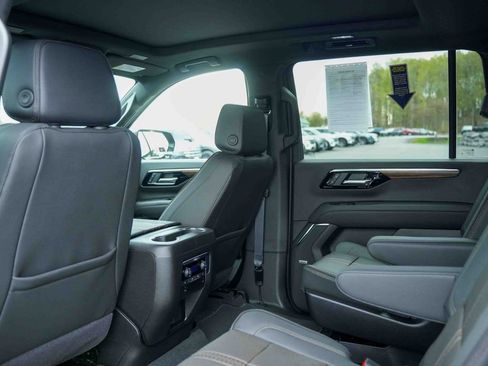 Used 2026 Chevrolet Suburban High Country w/ Sun And Tow Package AWD/4WD image 25
