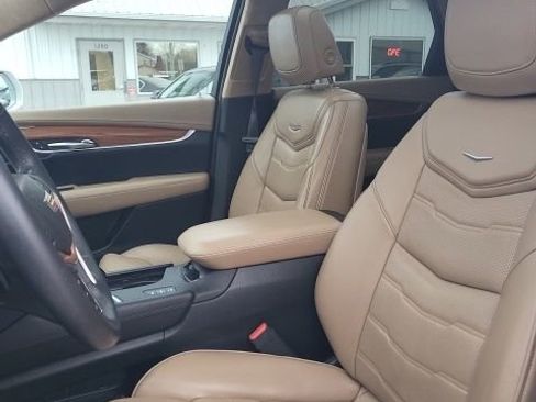 Used 2017 Cadillac XT5 Platinum w/ Driver Assist Package AWD/4WD image 13
