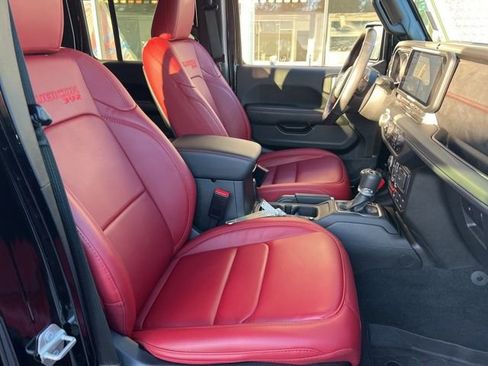 Used 2024 Jeep Wrangler Unlimited Rubicon 392 image 35