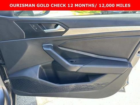 Used 2024 Volkswagen Jetta SE w/ Panoramic Sunroof Package FWD image 9