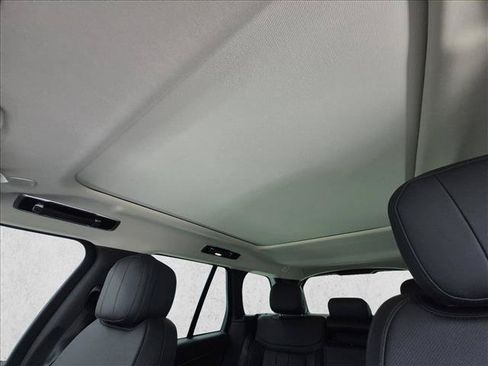 Used 2025 Land Rover Range Rover SE AWD/4WD image 16