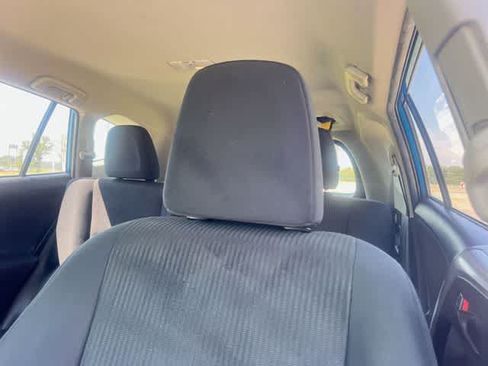Used 2018 Toyota RAV4 LE FWD image 25
