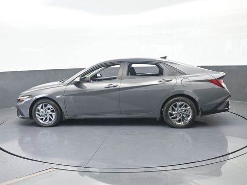 Used 2024 Hyundai Elantra SEL FWD image 3