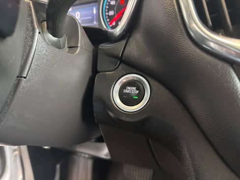 Used 2024 Chevrolet Equinox LT image 33