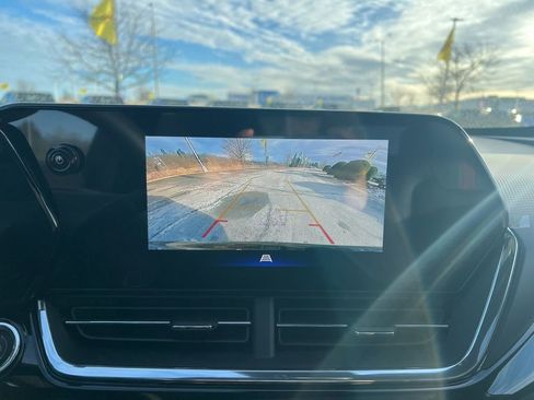 New 2026 Chevrolet Trax RS w/ Sunroof Package image 19