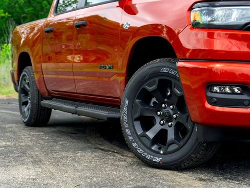 New 2026 RAM 1500 Express AWD/4WD image 3