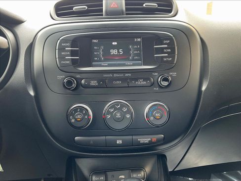 Used 2016 Kia Soul + FWD image 14