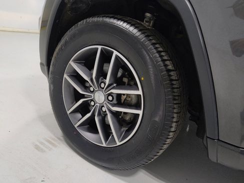 Used 2018 Jeep Grand Cherokee Limited image 31