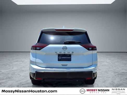Certified 2025 Nissan Rogue SV w/ SV Premium Package FWD image 6