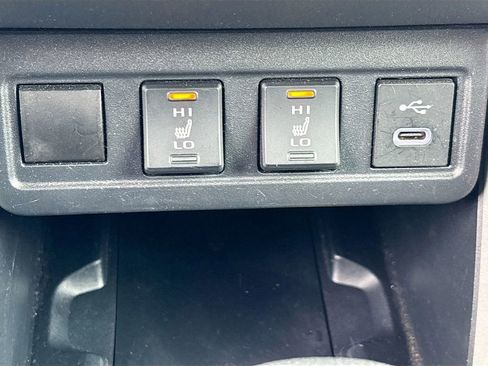 Used 2024 Toyota Corolla Cross XLE image 19