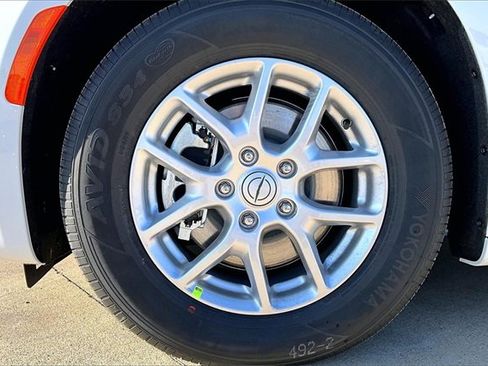 New 2026 Chrysler Pacifica Select image 15