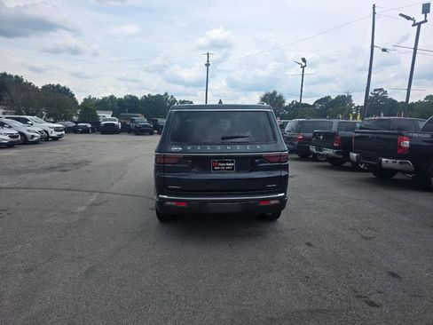 Used 2022 Jeep Wagoneer Series III w/ Convenience Group I AWD/4WD image 3