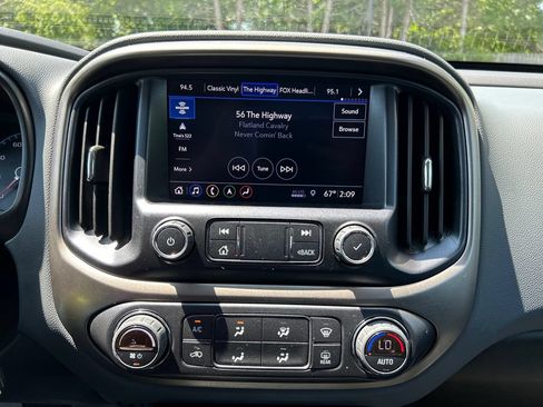 Used 2022 Chevrolet Colorado Z71 AWD/4WD image 32
