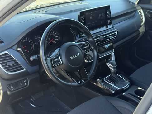 Used 2023 Kia Seltos S image 22